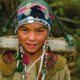 Ein Bergvölker Mädchen im Norden von Laos bei der Feldarbeit